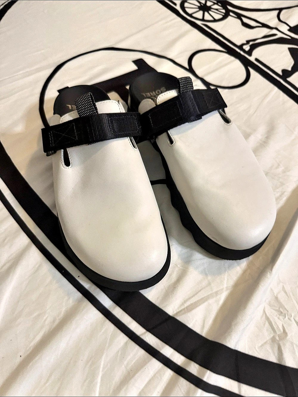 Sorel Viibe Mule Women's White & Black Sandals US 11 Like New